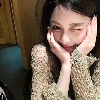 穿盔甲的少女